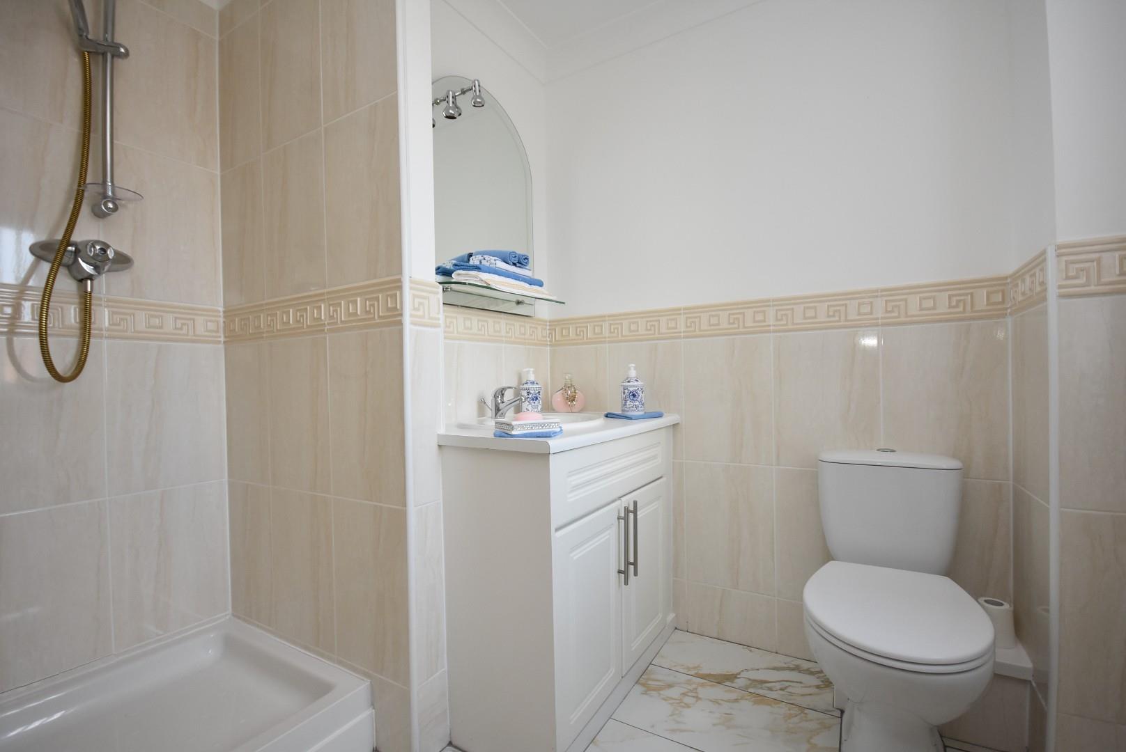 11 The Grange, Baroness Place, Penarth, CF64 3UW